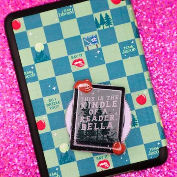 This Is Kindle of a Reader Bella Glitter Kindle Girlie Phone Grip