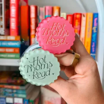 Hot Moms Read Kindle Gift for Mom E Readers Gift Bookish Phone Grip
