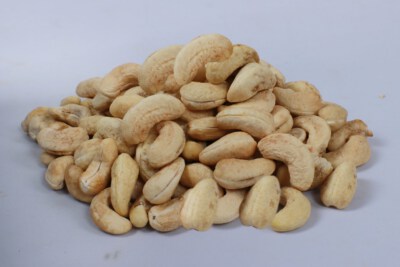 White Cashew Kernels WW320