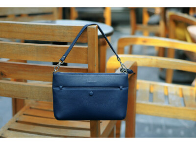Crossbody Bag (Natural Milled Leather, Blue Navy, GV75-71)
