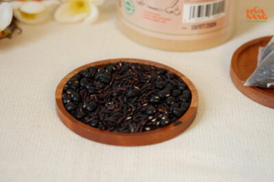 Purple Brown Rice and Green-Hearted Black Bean Tea
