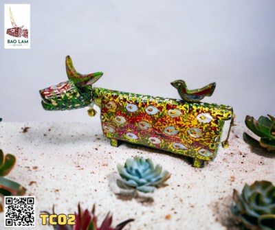 Tượng Nghệ Thuật Bò Tót Phú Quý (Gỗ Gu Khắc Tay, Lớp Sơn Truyền Thống Việt Nam, Inlay Ngọc Trai & Vỏ Sò)