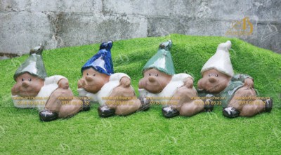 Đồ trang trí chú hề nằm thủ công đứng độc lập