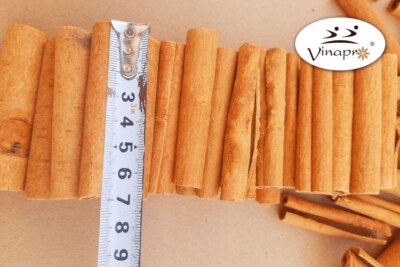 Smooth Curved Cigarette Cassia Sticks