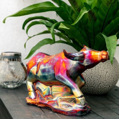 Linh Suu Prosperity – Tượng Trâu Gốm Raku Biến Hình Độc Đáo (Đất Sét Trắng Tinh Khiết, Men Raku Độc Quyền, Thủ Công)