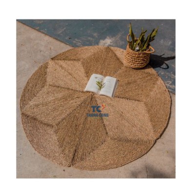 Flower-Shaped Seagrass Rug