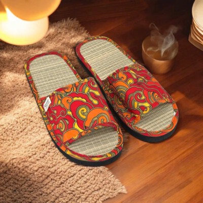 Handwoven Rush Mat Slippers (Cinnamon Powder, Rush Fiber, Patterned Fabric)