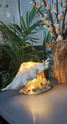 Spiny Shell Table Lamp